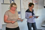 Лидер Баландина Ольга получает сертификат из рук Президента Компании.